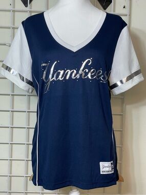 New York Yankees NEW with TgWoman's  Short Sleeve Navy Majestic V-Neck Shirt Lg